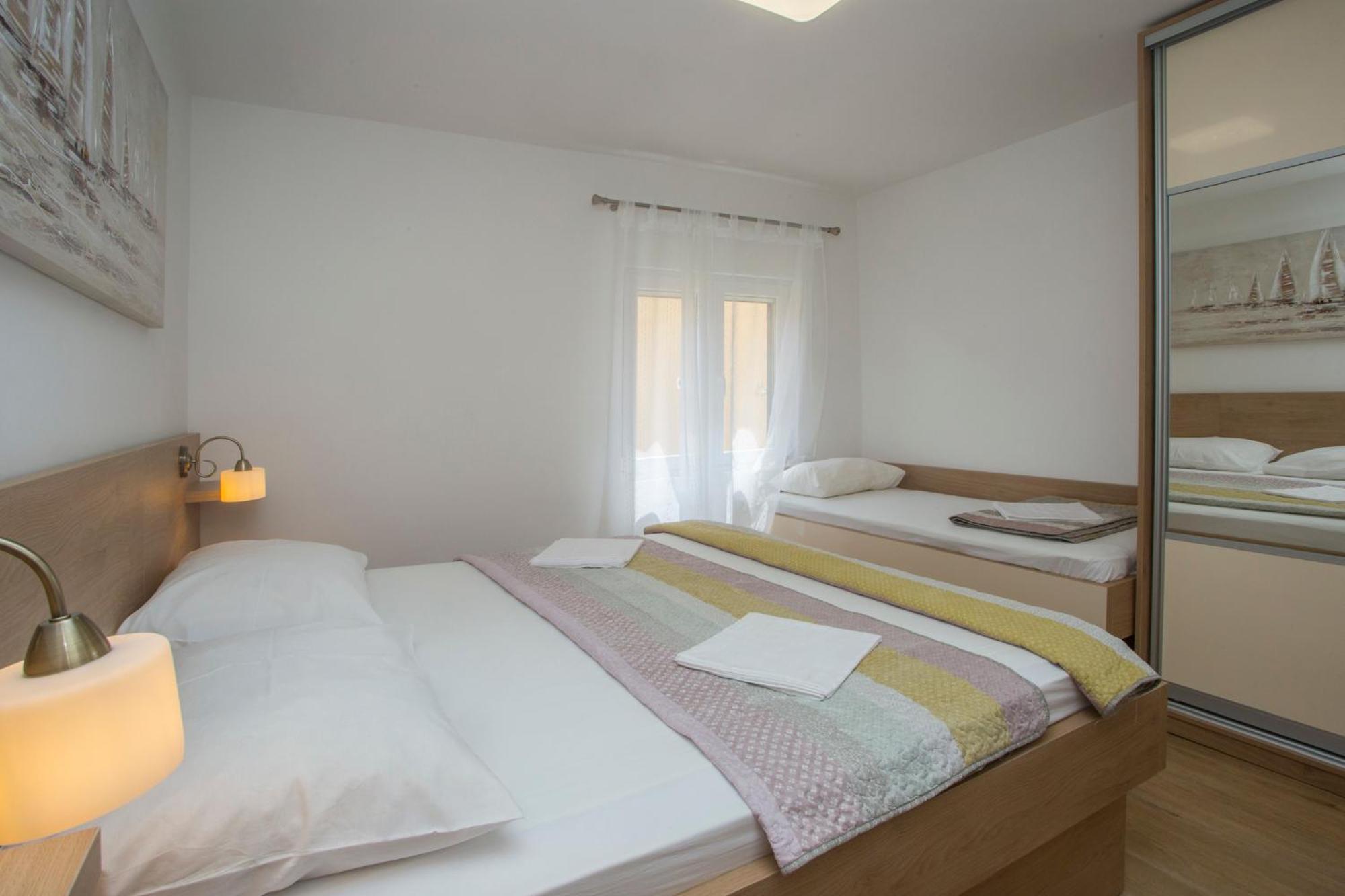 Apartments Lucija Ražanj Chambre photo